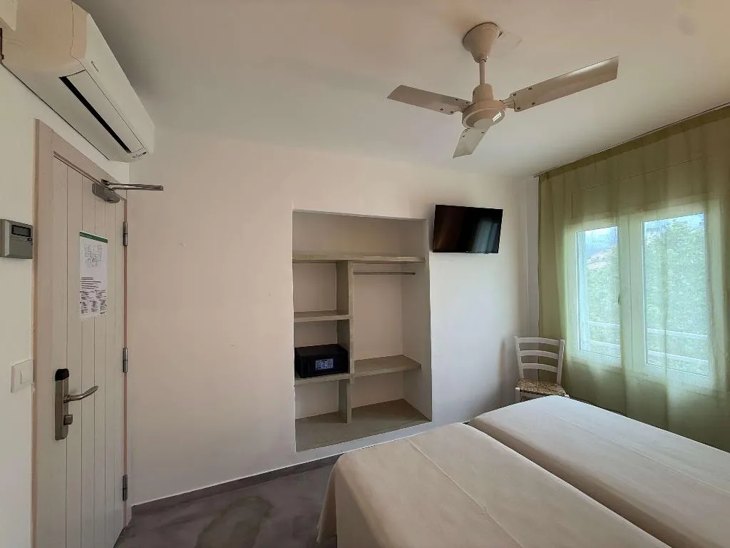 Double or Twin STANDARD Room, Hostal Rom, Costa Brava