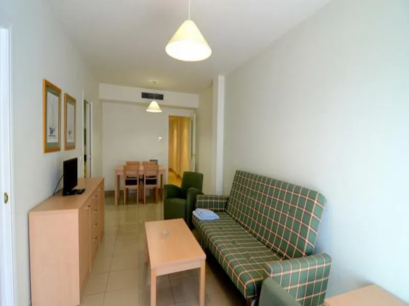 APARTMENT CAPACITY 6 TWO BEDROOMS Room, Mestral, Costa Brava