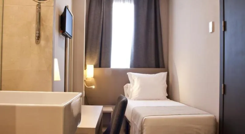 SINGLE STANDARD Room, May Ramblas Hotel, Barcelona