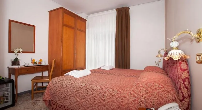 TWIN STANDARD Room, Caruso, Naples
