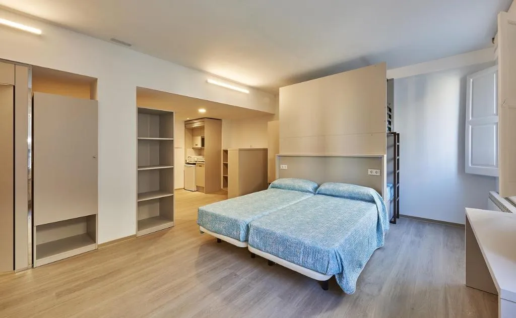 FAMILY ROOM CAPACITY 4 Room, Alberg Abat Oliba, Barcelona