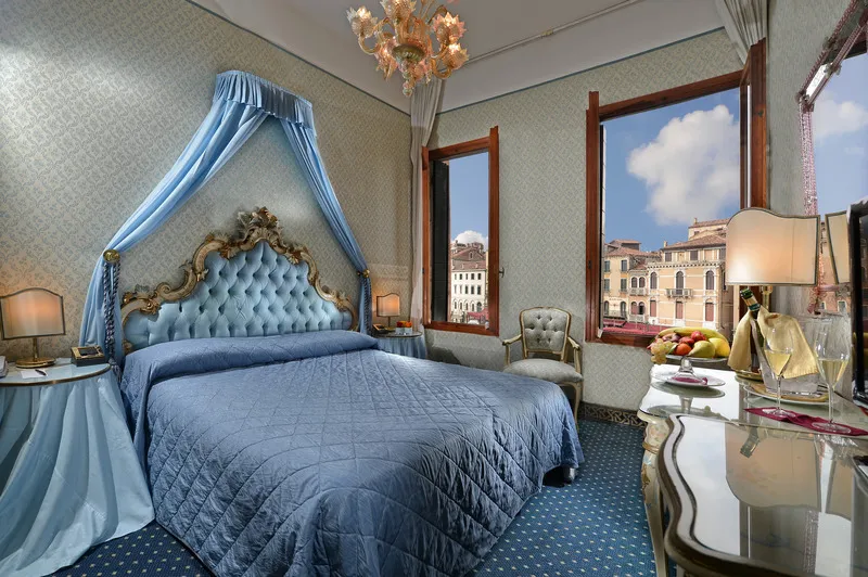 DOUBLE CANAL VIEW Room, Rialto Hotel, Venice