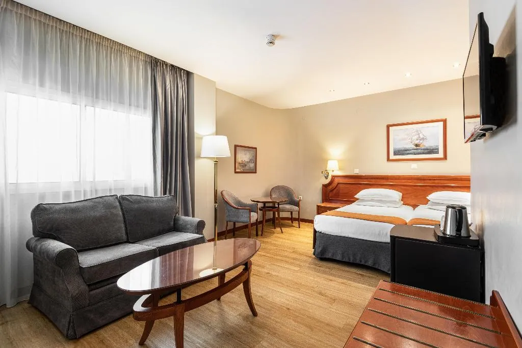 SUITE SMOKING Room, Holiday Inn Thessaloniki, Halkidiki