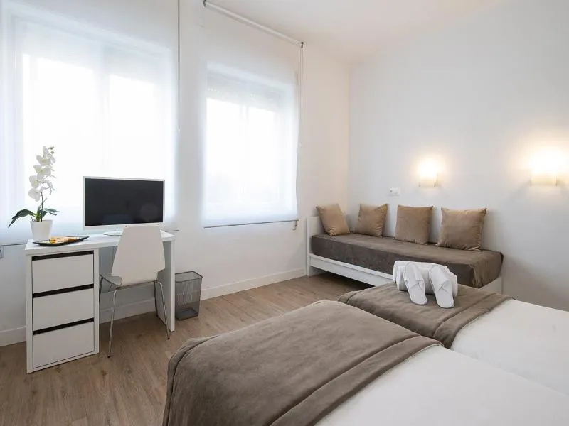 Room, NeoMagna Madrid, Madrid