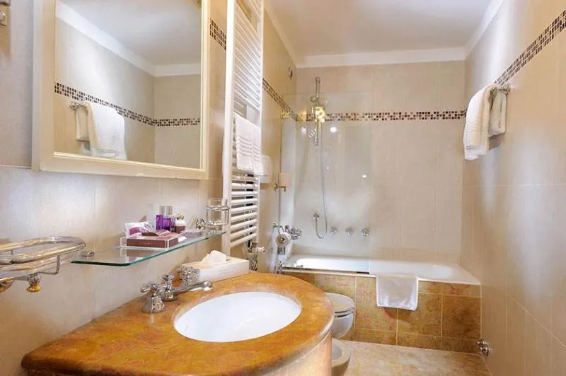 Double or Twin CANAL VIEW Room, Ca' dei Conti, Venice