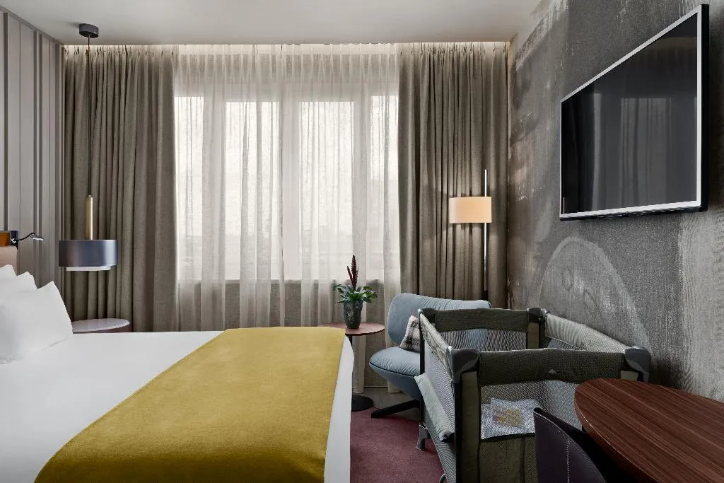DOUBLE WITH VIEWS Room, NH Collection Amsterdam Flower Market, Amsterdam
