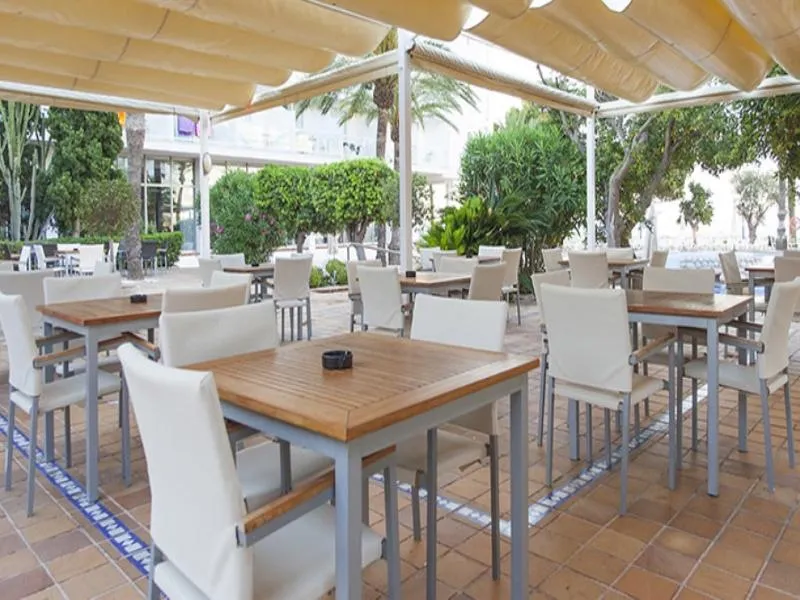 Terrace, Sirenis Hotel Tres Carabelas & SPA, Ibiza