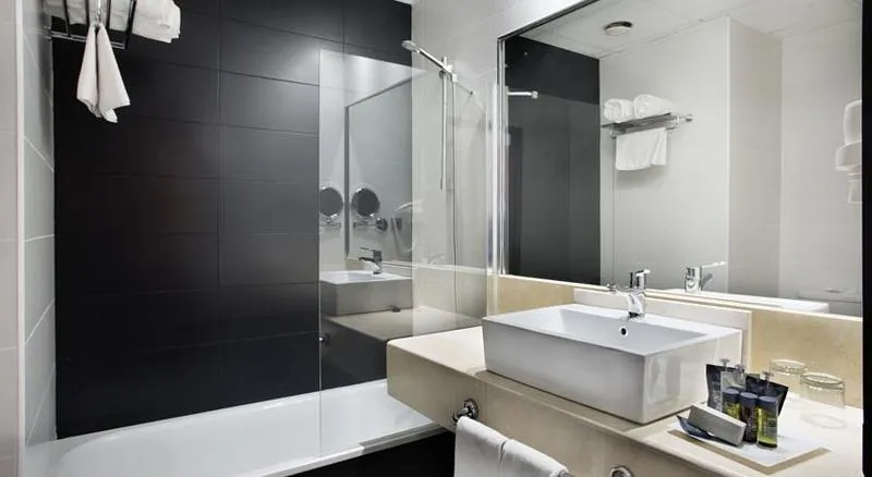 Double or Twin STANDARD Room, Hotel Chamartin the One, Madrid
