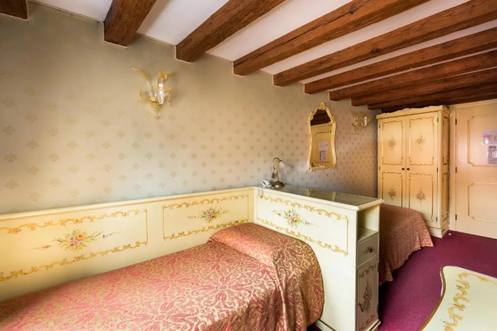 TWIN ECONOMY Room, Locanda Al Leon, Venice