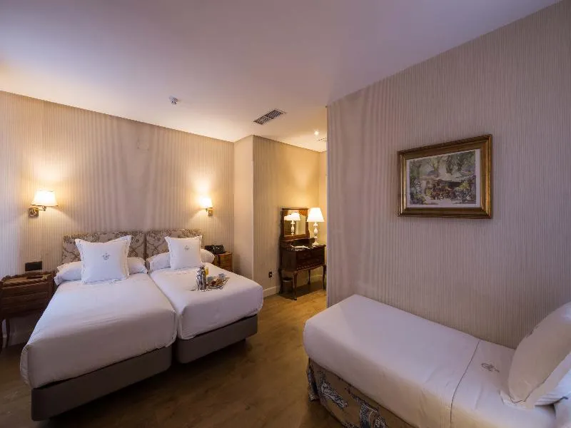 TRIPLE STANDARD Room, Principe Pio, Madrid