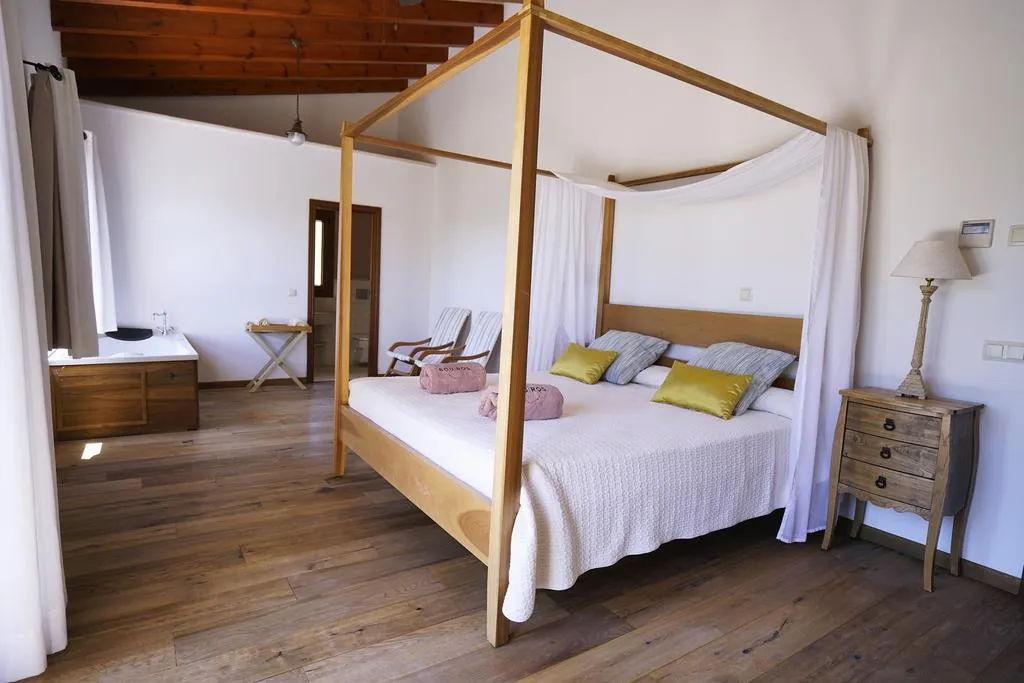 VILLA FIVE BEDROOMS Room, Bou Ros Finca Es Foners, Majorca