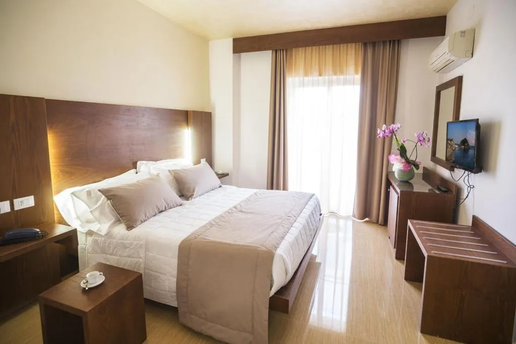 Room, Bristol Terme, Naples