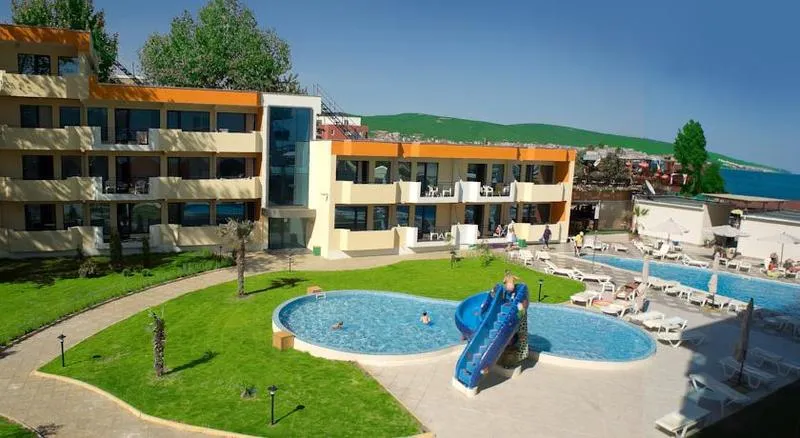 Pool, Glarus, Bourgas