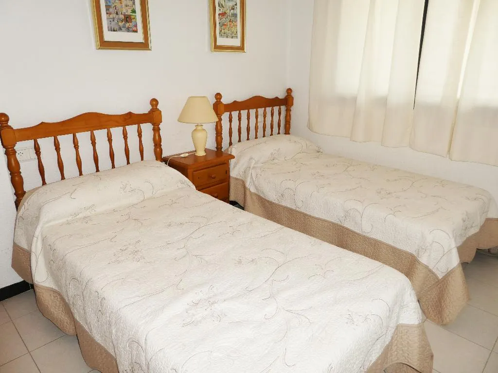 APARTMENT CAPACITY 6 TWO BEDROOMS Room, Apartamentos Surfing3000, Valencia