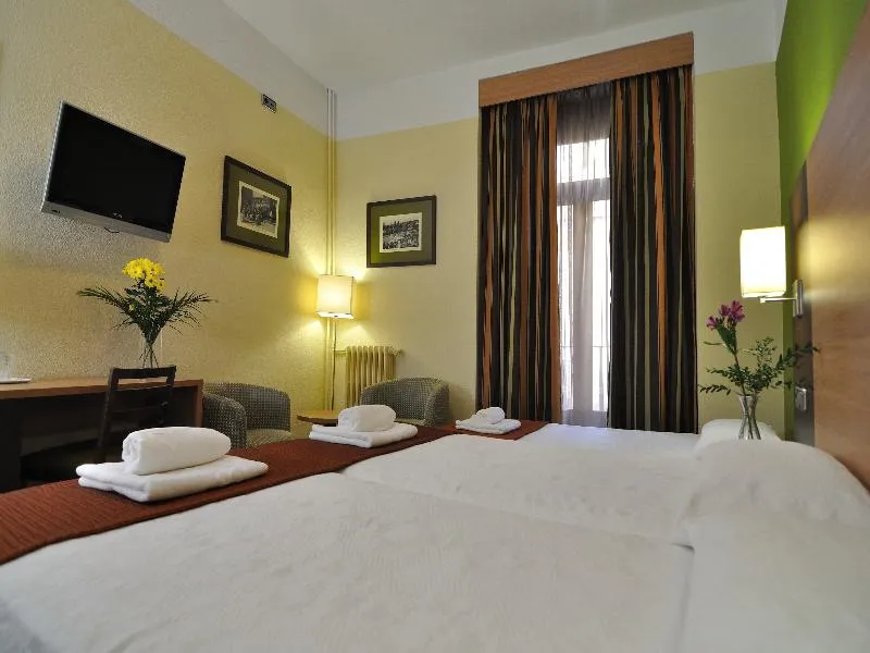 TRIPLE STANDARD Room, Ballesta, Madrid