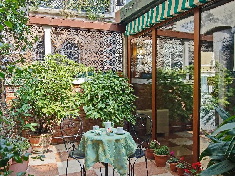 Terrace, La Fenice et des Artistes, Venice