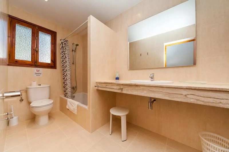 VILLA CAPACITY 6 THREE BEDROOM Room, Arenal Playa Menorca, Menorca
