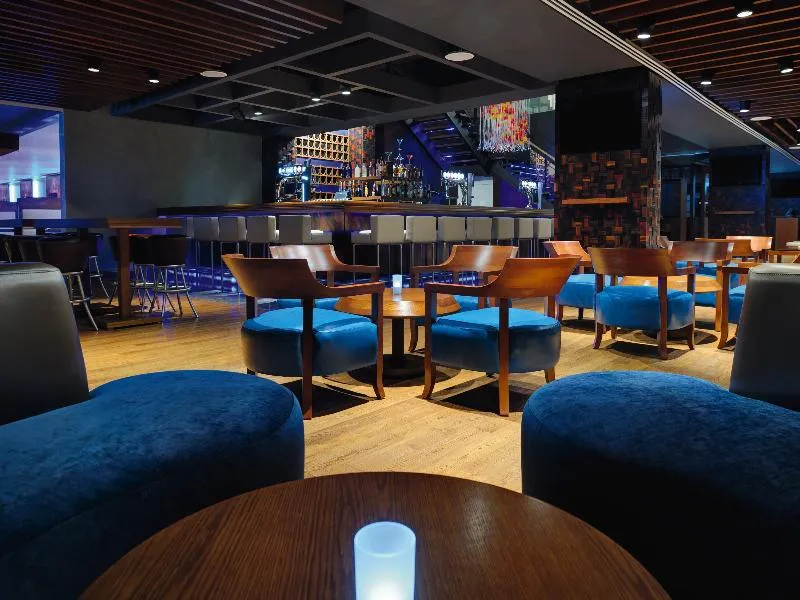 Bar, Movenpick Hotel Jumeirah Lakes Towers, Dubai