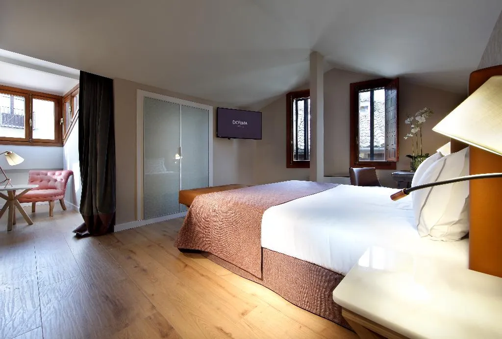Room, Dorma Casa de los Linajes, Madrid