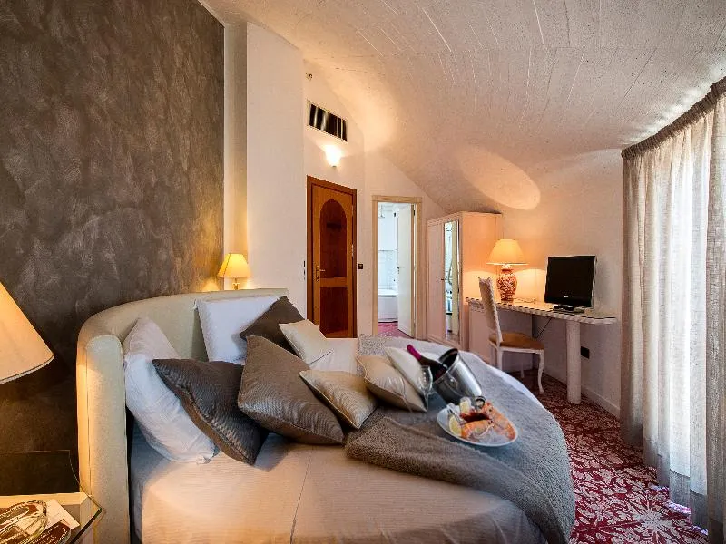Room, Leonessa Hotel, Naples
