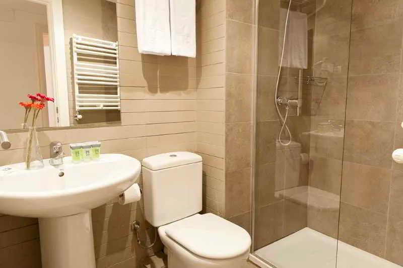 APARTMENT CAPACITY 4 TWO BEDROOMS Room, MH Apartments Liceo, Barcelona