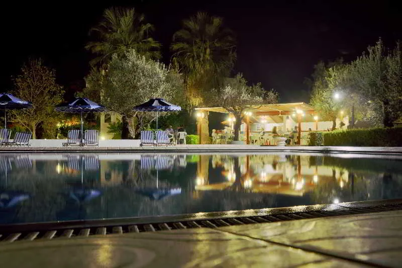 Pool, Tina Flora, Rhodes