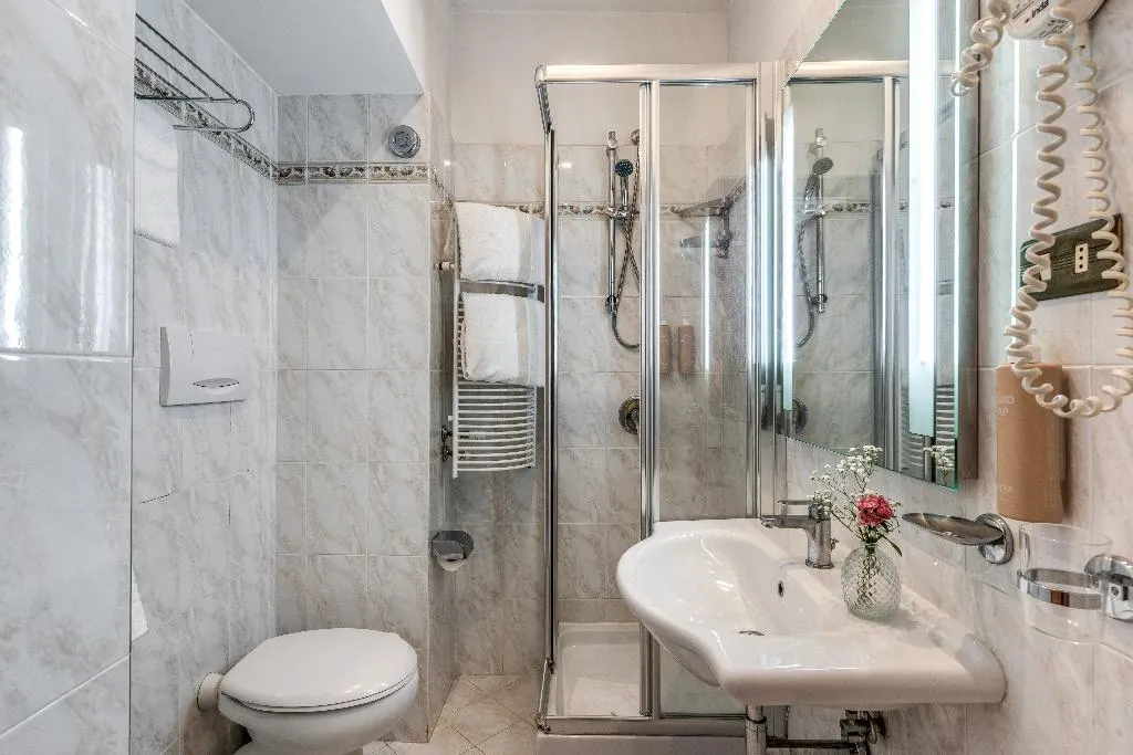 DOUBLE STANDARD Room, Sonya, Rome