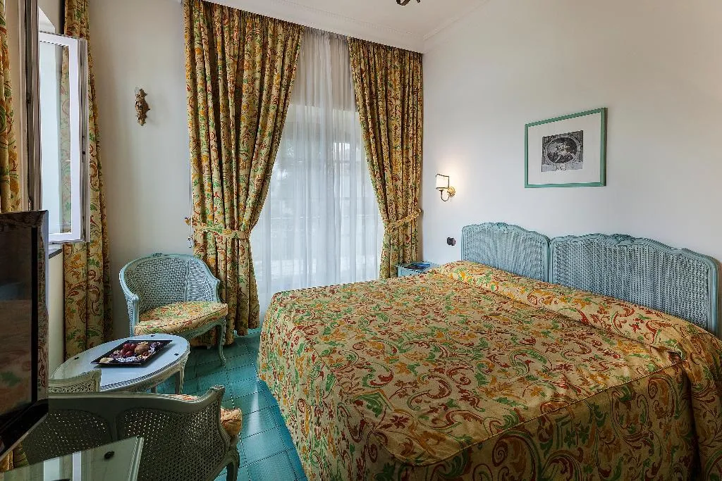 JUNIOR SUITE GARDEN VIEW WITH BALCONY Room, Punta Molino Beach Resort & SPA, Naples
