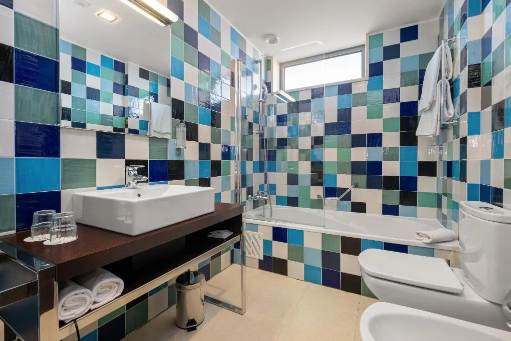 DOUBLE WITH BALCONY Room, Axis Porto Business & SPA Hotel, Porto