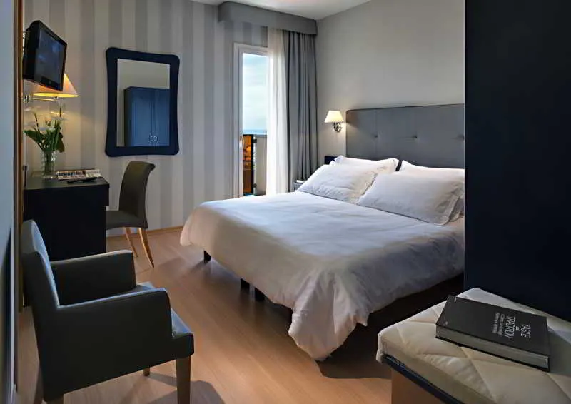 Room, Orient & Pacific, Venice