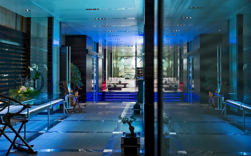 Lobby, Romeo, Naples