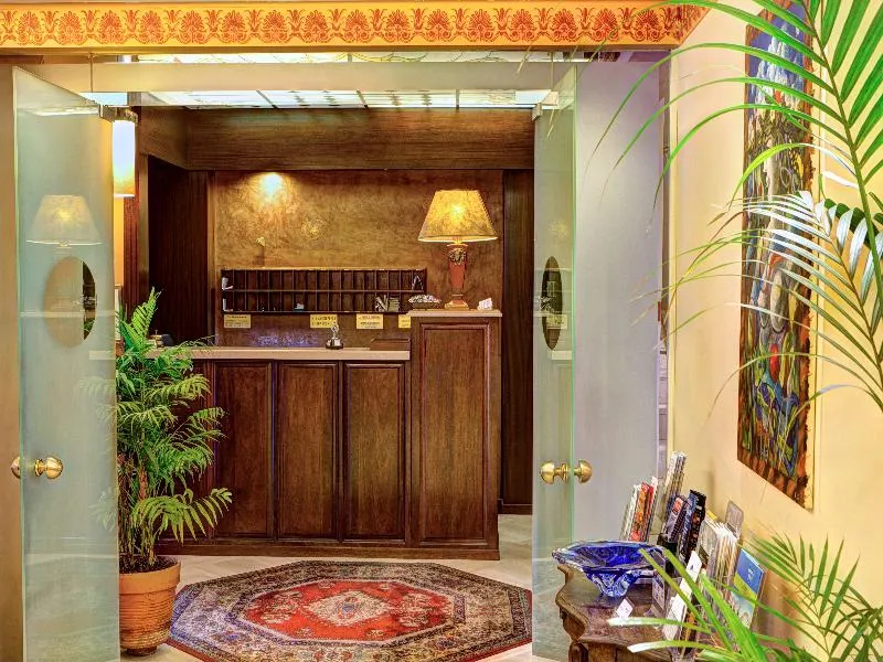 Lobby, Nicola, Athens