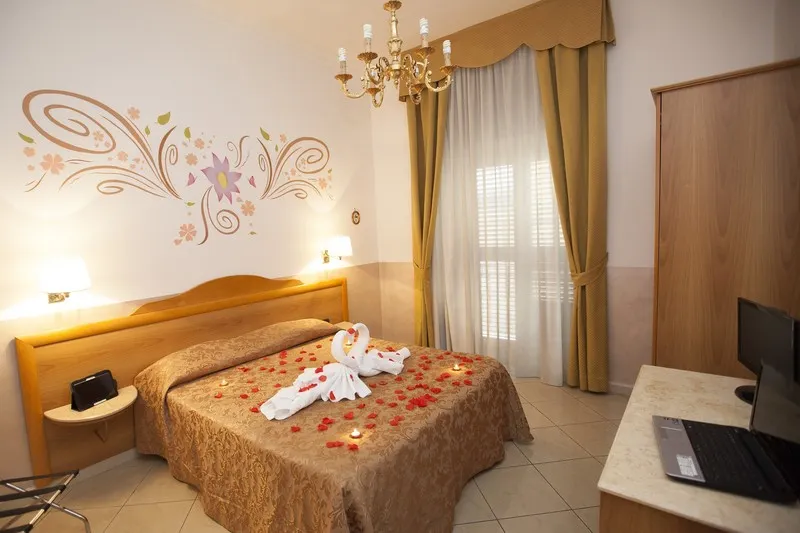 Room, Casablanca, Naples