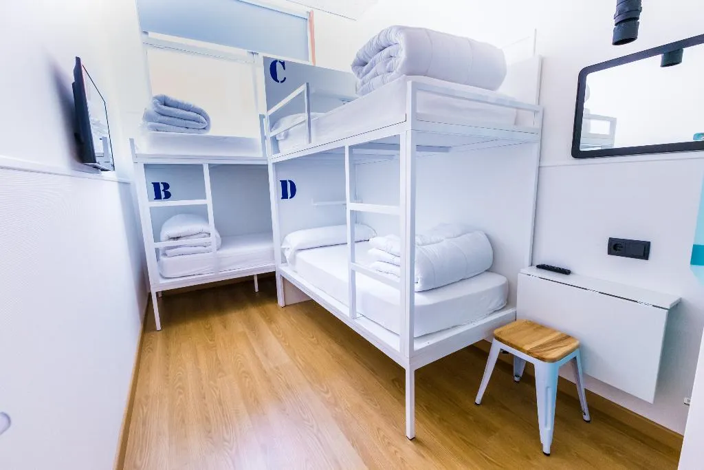 Bed in dormitory CAPACITY 4 Room, Far Home Bernabeu, Madrid