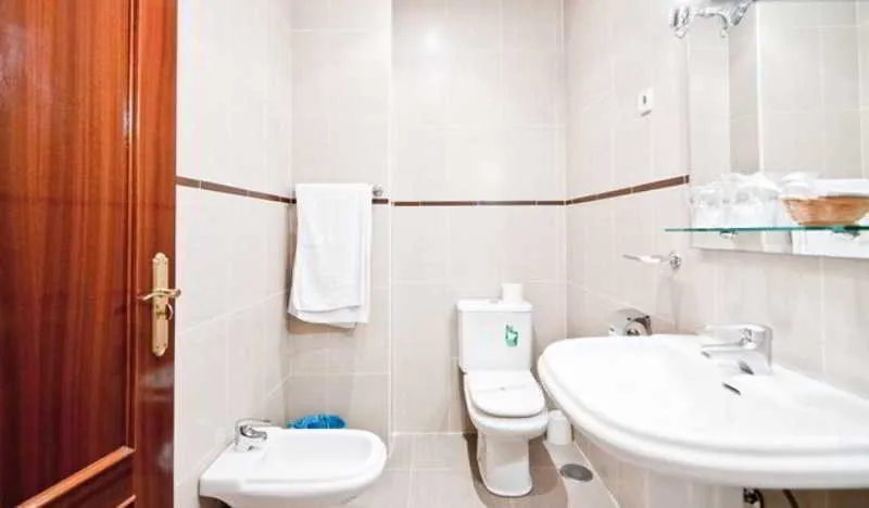 Room, Gallardo, Madrid