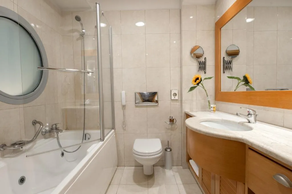 TRIPLE EXECUTIVE Room, The Athenian Callirhoe, Athens