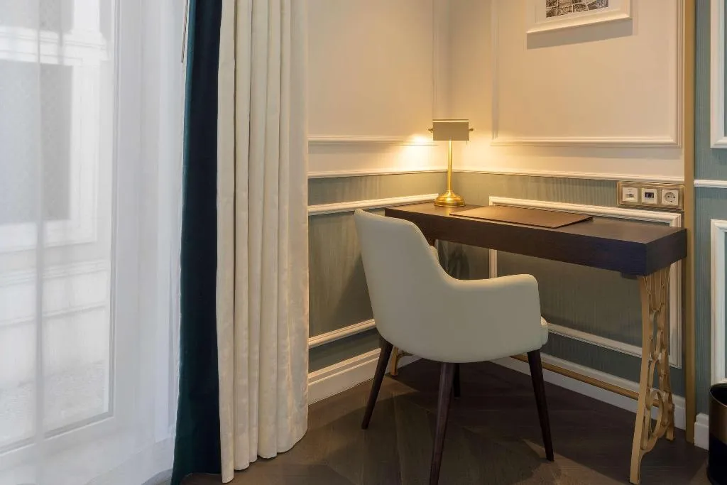 DOUBLE PREMIUM KING BED Room, The Emerald House Lisbon, Curio Collection by Hilt, Lisbon