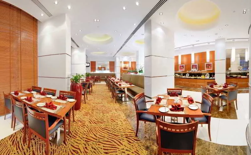 Restaurant, Golden Sands Hotel & Residences, Dubai