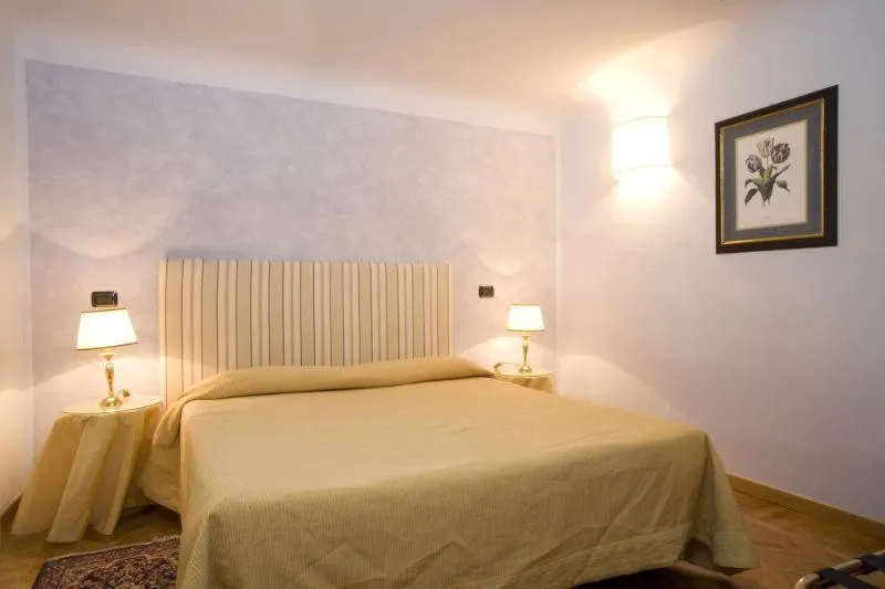 APARTMENT TWO BEDROOMS Room, Residence Palazzo Gamba, Florence