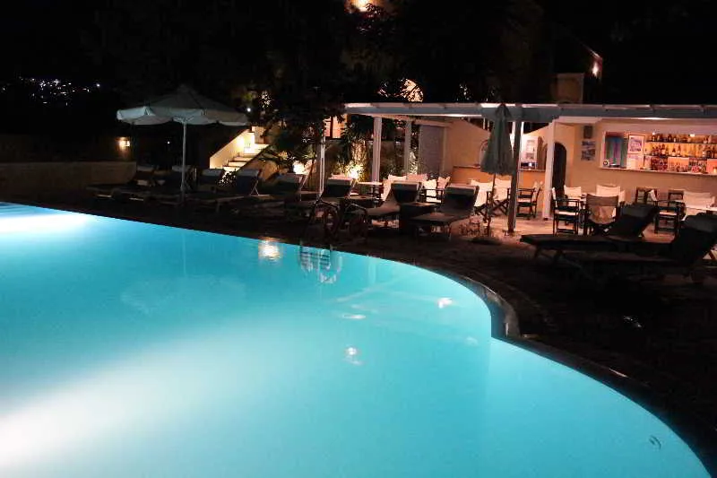 Bar, Alia, Santorini