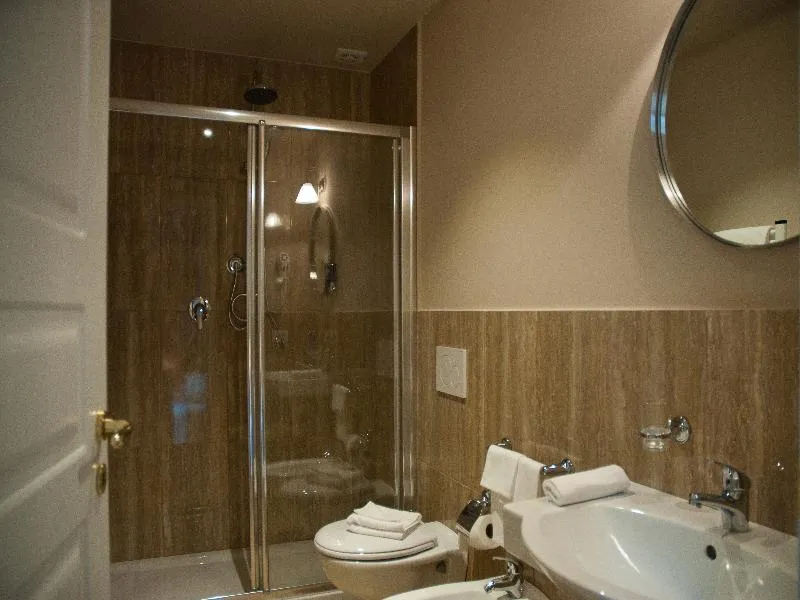 QUADRUPLE CITY VIEW Room, Black 5 Florence Suite, Florence