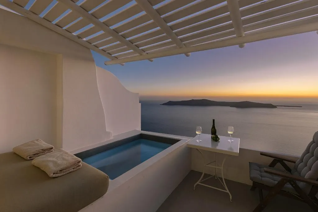SUITE WITH JACUZZI Room, Afroessa Hotel, Santorini