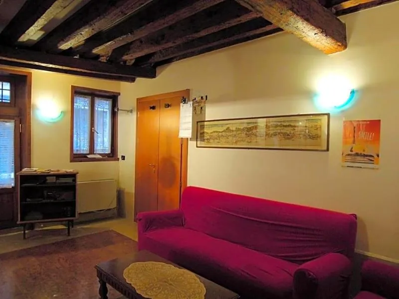 Lobby, Iris, Venice