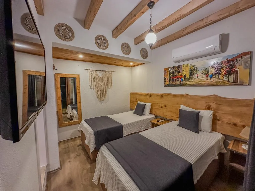 Room TWO DOUBLE BEDS Room, Faralya Misafir Evi, Dalaman