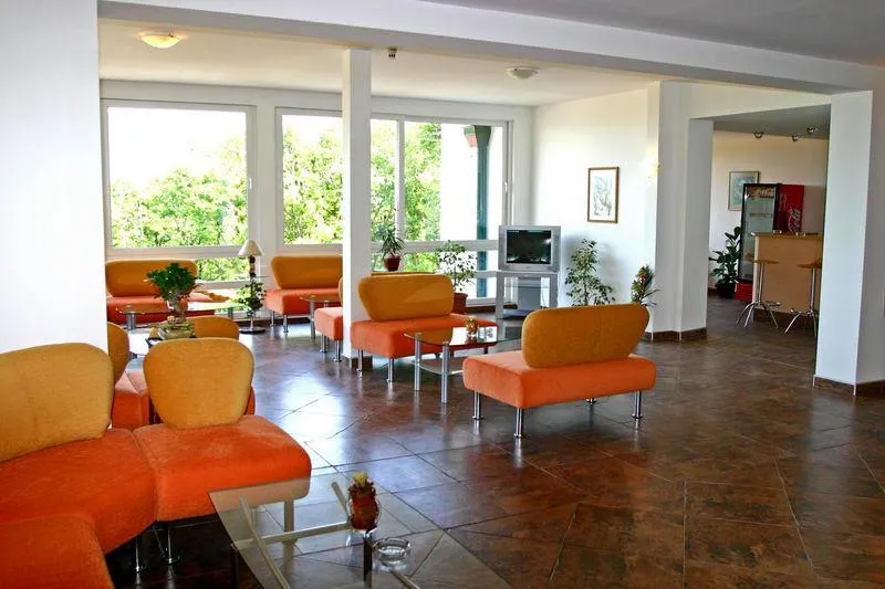 Lobby, Kini Park, Varna