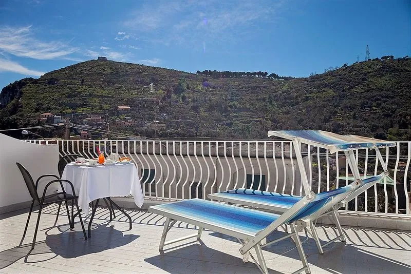 Double or Twin DELUXE Room, Caruso, Naples