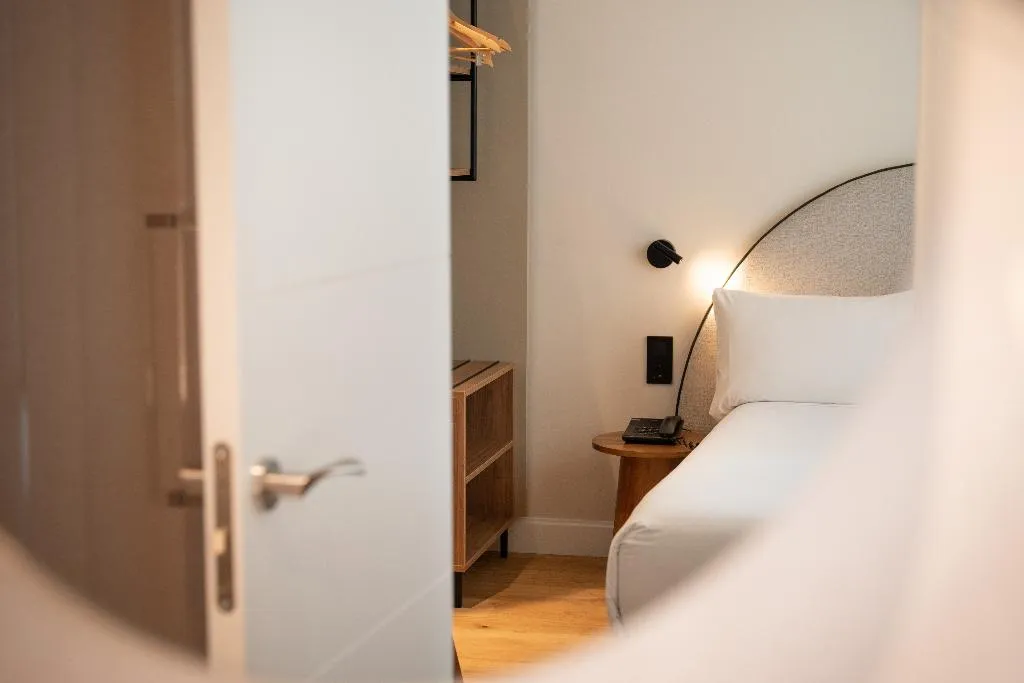 DOUBLE SINGLE USE BASIC Room, Petit Palace Preciados, Madrid