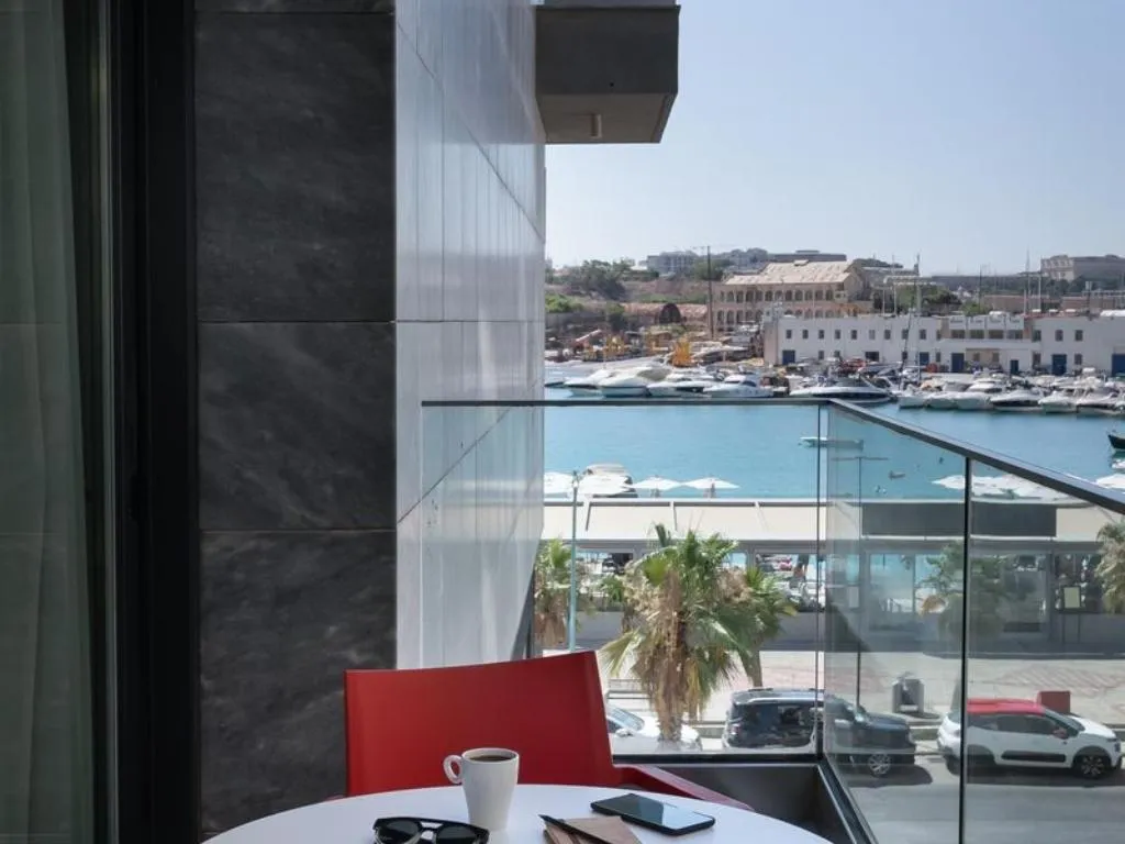 DOUBLE SUPERIOR KING BED Room, Verdi Gzira Promenade, Malta