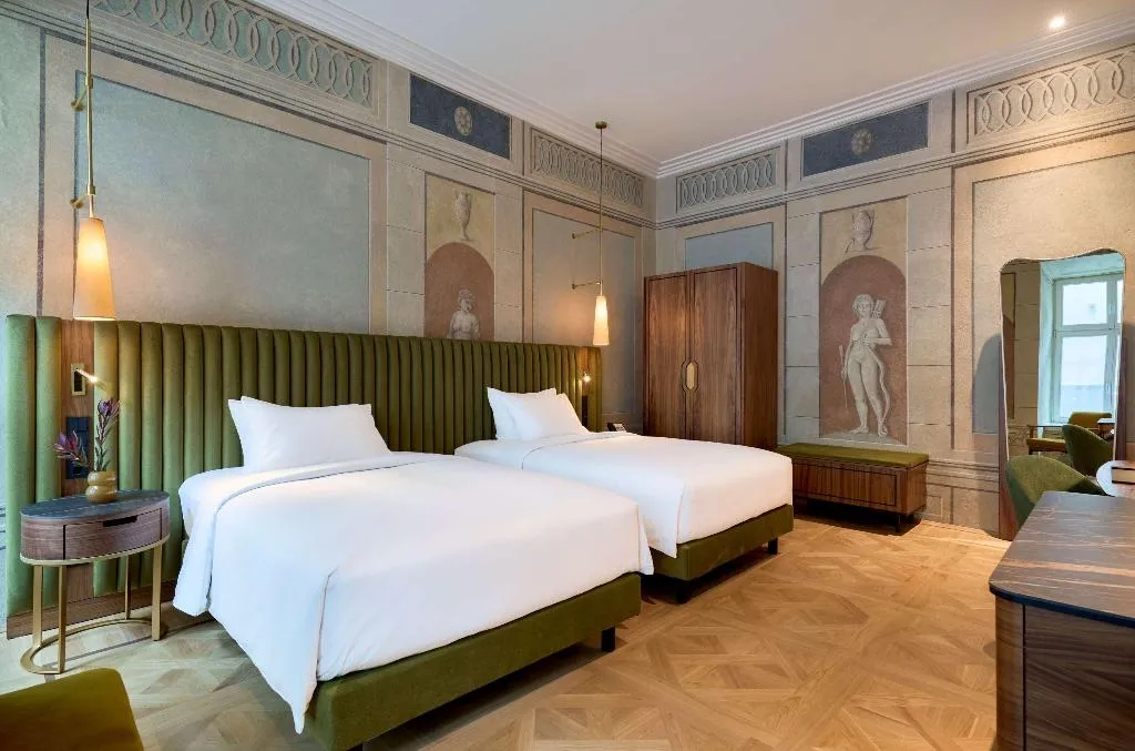 DOUBLE TWO DOUBLE BEDS Room, Hotel Saski Krakow, Curio collection by Hilton, Krakow