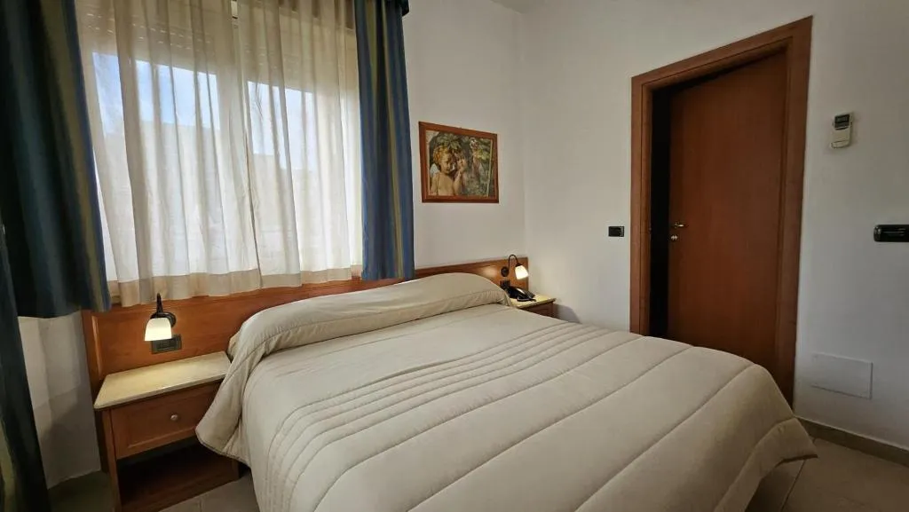 DOUBLE KING SIZE BED Room, GH Hotel & Restaurant, Palermo
